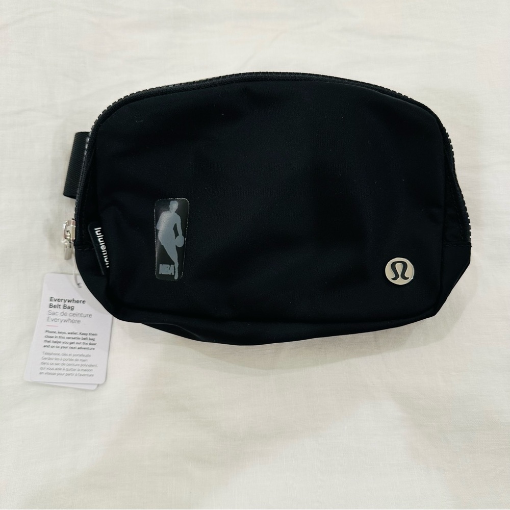 NWT Lululemon Everywhere Belt Bag in Black - NBA